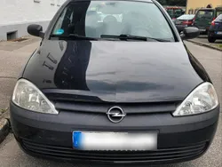 Schwarz Gebraucht 2001 Opel Corsa Kleinwagen | 650 €