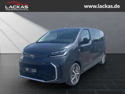 Titanium grey Neu 2025 Toyota Proace Verso Lounge Kombi | 55.950 € (Teuer)