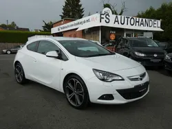 Weiß Gebraucht 2012 Opel Astra GTC Innovation Limousine | 4.999 € (Fairer Preis)