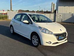 Weiß Gebraucht 2014 Peugeot 208 Kleinwagen | 4.999 € (Fairer Preis)