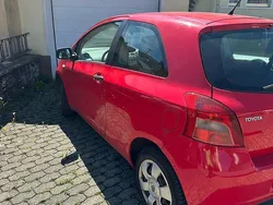 Rot Gebraucht 2009 Toyota Yaris Kleinwagen | 2.350 €