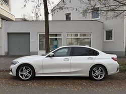 Weiß Gebraucht 2020 BMW 320 Sport Line Limousine | 29.800 € (Etwas zu teuer)