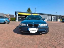 Blau Gebraucht 2005 BMW 320 Sport Line Kombi | 2.400 € (Etwas zu teuer)