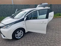 Weiß Gebraucht 2014 Toyota Aygo X-play Kleinwagen | 5.100 € (Fairer Preis)