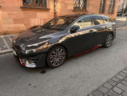 Grau Gebraucht 2024 Kia ProCeed GT Kleinwagen | 34.541 € (Etwas zu teuer)