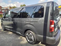Grau Neu 2025 Opel Vivaro Van | 41.990 € (Etwas zu teuer)