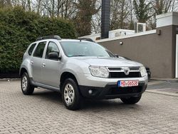 Grau Gebraucht 2012 Dacia Duster Lauréate SUV | 4.190 € (Superpreis)