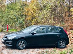 Schwarz Gebraucht 2011 Hyundai i30 Limousine | 5.699 € (Etwas zu teuer)