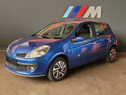 Blau Gebraucht 2007 Renault Clio II Authentique Limousine | 2.750 € (Etwas zu teuer)