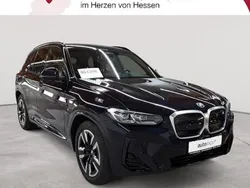 M carbonschwarz metallic Gebraucht 2022 BMW iX3 Sport Line SUV | 34.290 € (Superpreis)
