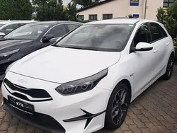 Weiß Gebraucht 2024 Kia Ceed Spirit Limousine | 22.990 € (Guter Preis)