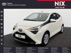 Pianosaweiß Gebraucht 2021 Toyota Aygo X-play Kleinwagen | 9.990 € (Guter Preis)