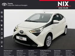 Pianosaweiß Gebraucht 2021 Toyota Aygo X-play Kleinwagen | 9.990 € (Fairer Preis)