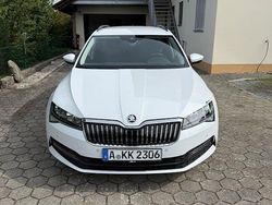 Weiß Gebraucht 2021 Skoda Superb Ambition Kombi | 26.900 € (Guter Preis)