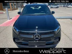 Schwarz Gebraucht 2023 Mercedes EQA250 AMG line SUV | 43.950 €