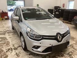 Grau Gebraucht 2019 Renault Clio IV Limousine | 9.900 € (Fairer Preis)