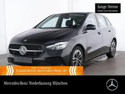 Kosmosschwarz Gebraucht 2024 Mercedes B200 Progressive Van / Kleinbus | 30.390 € (Fairer Preis)