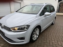 Weiß Gebraucht 2017 VW Golf Sportsvan Comfortline Van / Kleinbus | 14.900 € (Fairer Preis)