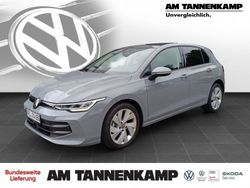 Mondsteingrau Gebraucht 2024 VW Golf VIII Life Limousine | 25.980 € (Etwas zu teuer)