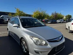 Silber Gebraucht 2012 Hyundai i30 Comfort Kombi | 1.499 € (Fairer Preis)