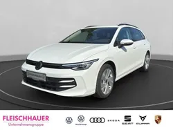 Weiss Gebraucht 2024 VW Golf VIII Life Kombi | 26.970 € (Fairer Preis)
