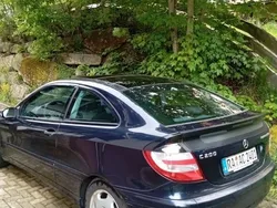 Blau Gebraucht 2002 Mercedes CLC200 Kleinwagen | 800 €