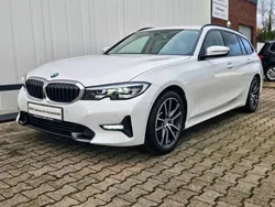 Alpinweiss 3 Gebraucht 2021 BMW 330 Sport Line Kombi | 27.998 € (Fairer Preis)
