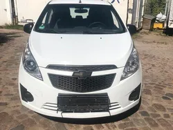 Weiß Gebraucht 2010 Chevrolet Spark Kleinwagen | 3.000 € (Etwas zu teuer)