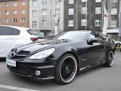 Obsidianschwarz (metallic) Gebraucht 2008 Mercedes SLK200 Cabrio | 9.990 € (Fairer Preis)
