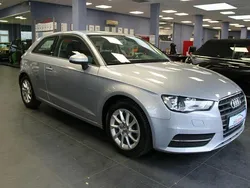 Silber Gebraucht 2014 Audi A3 Attraction Limousine | 10.980 € (Guter Preis)