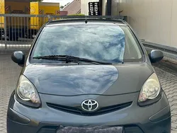 Grau Gebraucht 2012 Toyota Aygo Kleinwagen | 4.500 € (Fairer Preis)