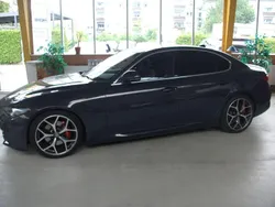 Blau Gebraucht 2018 Alfa Romeo Giulia Veloce Limousine | 23.950 € (Fairer Preis)