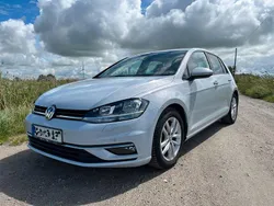 Weiß Gebraucht 2017 VW Golf VII Comfortline Limousine | 14.400 € (Fairer Preis)
