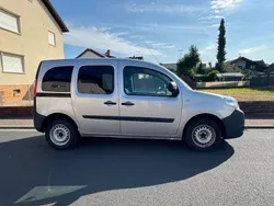 Grau Gebraucht 2016 Renault Kangoo Van / Kleinbus | 10.777 € (Fairer Preis)