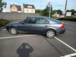 Grau Gebraucht 2002 Ford Mondeo Ghia Limousine | 2.200 € (Teuer)