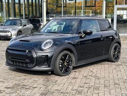 Midnight black (metallic) Gebraucht 2023 Mini Cooper Kleinwagen | 20.530 € (Fairer Preis)
