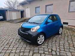 Blau Gebraucht 2011 Toyota iQ Kleinwagen | 1.500 € (Guter Preis)