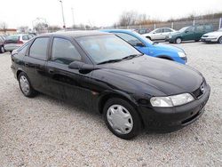 Schwarz Gebraucht 1999 Opel Vectra Basis Limousine | 1.000 € (Guter Preis)