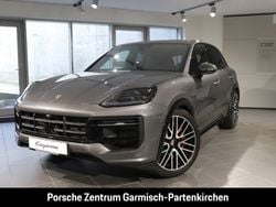 Quarzitgraumetallic Gebraucht 2024 Porsche Cayenne GTS SUV | 137.750 € (Superpreis)