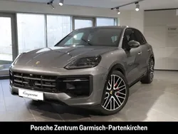 Quarzitgraumetallic Gebraucht 2024 Porsche Cayenne GTS SUV | 137.750 €