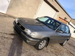 Beige Gebraucht 1996 Opel Astra Limousine | 1.850 € (Guter Preis)