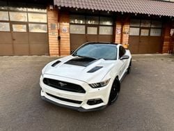 Weiß Gebraucht 2015 Ford V8 Premium | 31.900 €