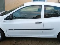 Weiß Gebraucht 2012 Renault Clio IV Kleinwagen | 3.750 €