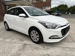 Weiß Gebraucht 2016 Hyundai i20 GO! Limousine | 7.990 € (Guter Preis)