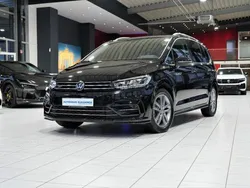 Deep black perleffekt Gebraucht 2017 VW Touran Highline Van / Kleinbus | 25.980 € (Fairer Preis)