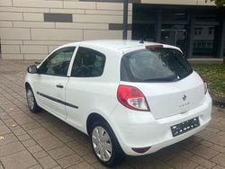 Weiß Gebraucht 2009 Renault Clio III Expression Kleinwagen | 1.890 € (Guter Preis)