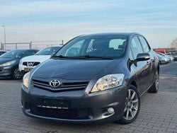 Grau Gebraucht 2011 Toyota Auris Edition Limousine | 7.799 € (Etwas zu teuer)
