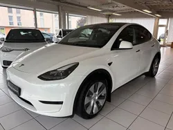 Weiß Gebraucht 2024 Tesla Model Y RWD SUV | 33.990 € (Fairer Preis)