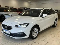 Weiß Gebraucht 2023 Seat Leon Style Kombi | 16.000 €