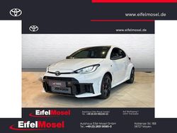 Weiß Neu 2025 Toyota Yaris Limousine | 53.580 € (Etwas zu teuer)